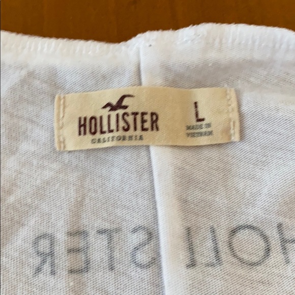 Hollister Graphic Top - Picture 2 of 3